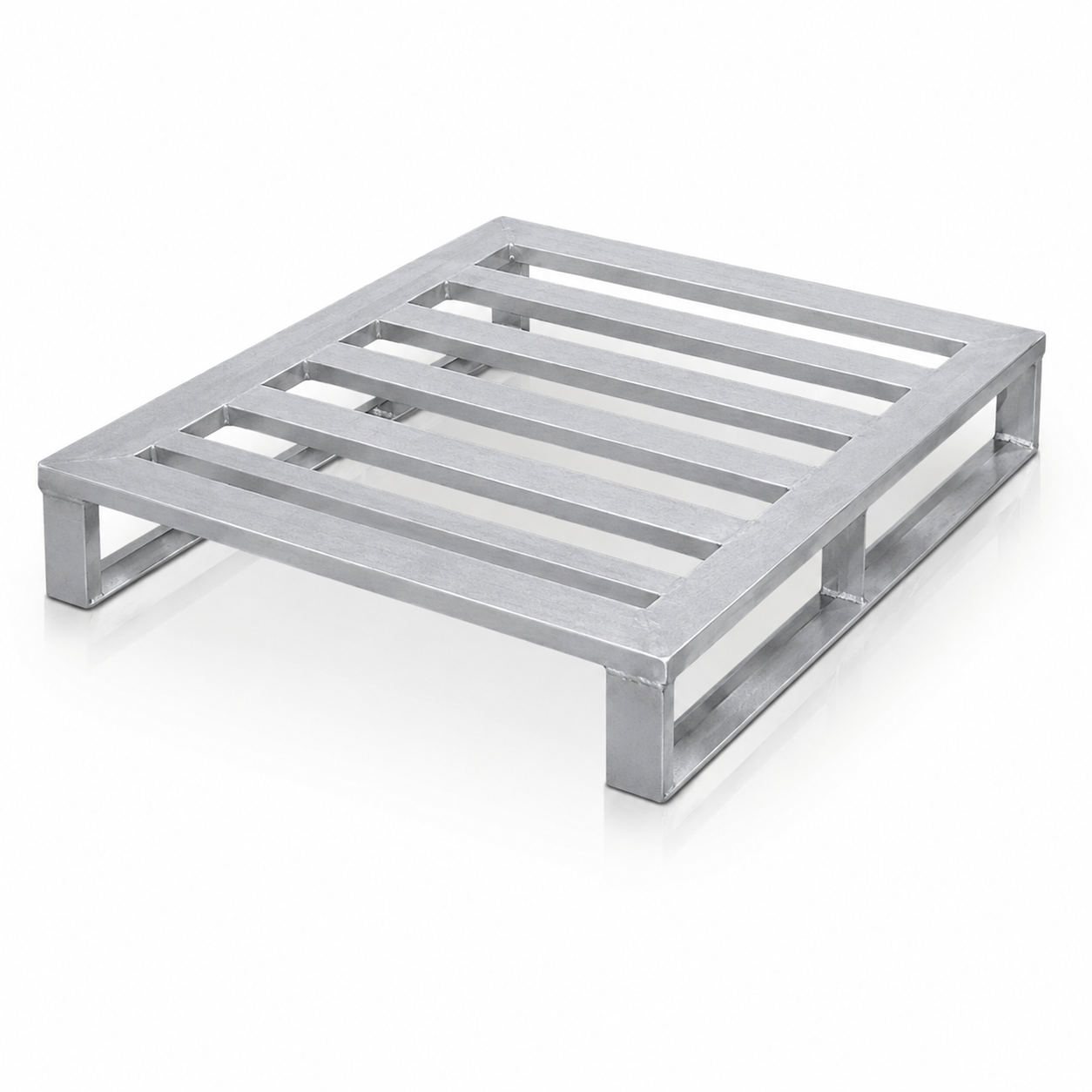 ZARGES 45183 aluminium pallet, 1200 x 1000 x 150 mm, open slatted sealed-profile deck on two runners with centre support — reference-led AI illustration of the documented model design, not a stock photograph or dimension-certified